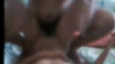Niegrzeczna pasierbica kusiła chłopaka swojej macochy do darmowe filmy mamuski ruchania