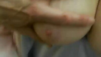 Zdzirowata brunetka uprawia ostry seks ze swoim nauczycielem gry mamuski rozklapichy na gitarze